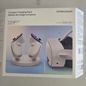 Meta Quest Compact Charging Dock – White